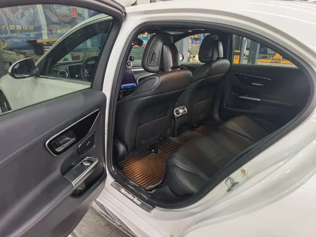 Mercedes-Benz C-Class — миниатюра 6