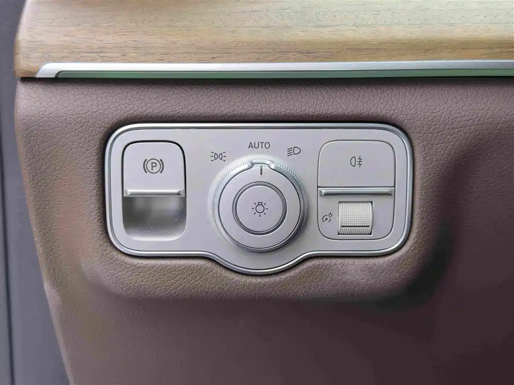 Mercedes-Benz GLE New Energy — миниатюра 16