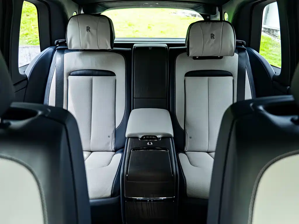 Rolls-Royce Cullinan 2018 мест