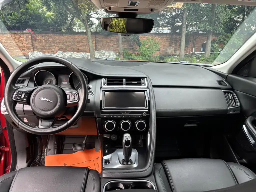 Jaguar E-PACE — миниатюра 4
