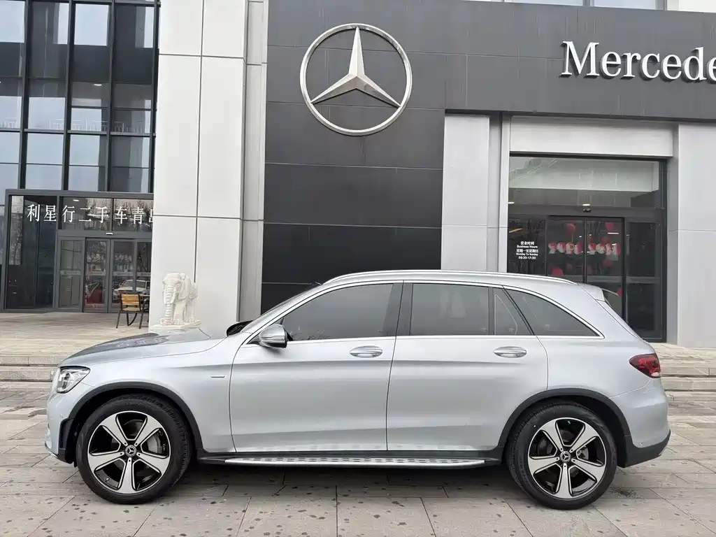 MERCEDES-BENZ GLC