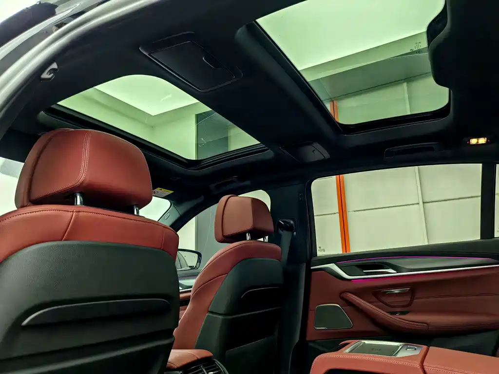 BMW 5 Series New Energy — миниатюра 7