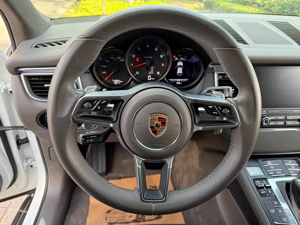 Porsche Macan — миниатюра 24
