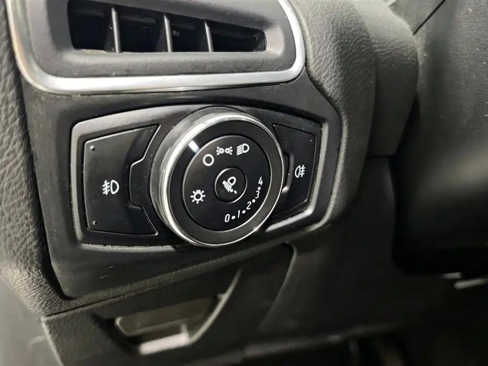 Ford Focus — миниатюра 12