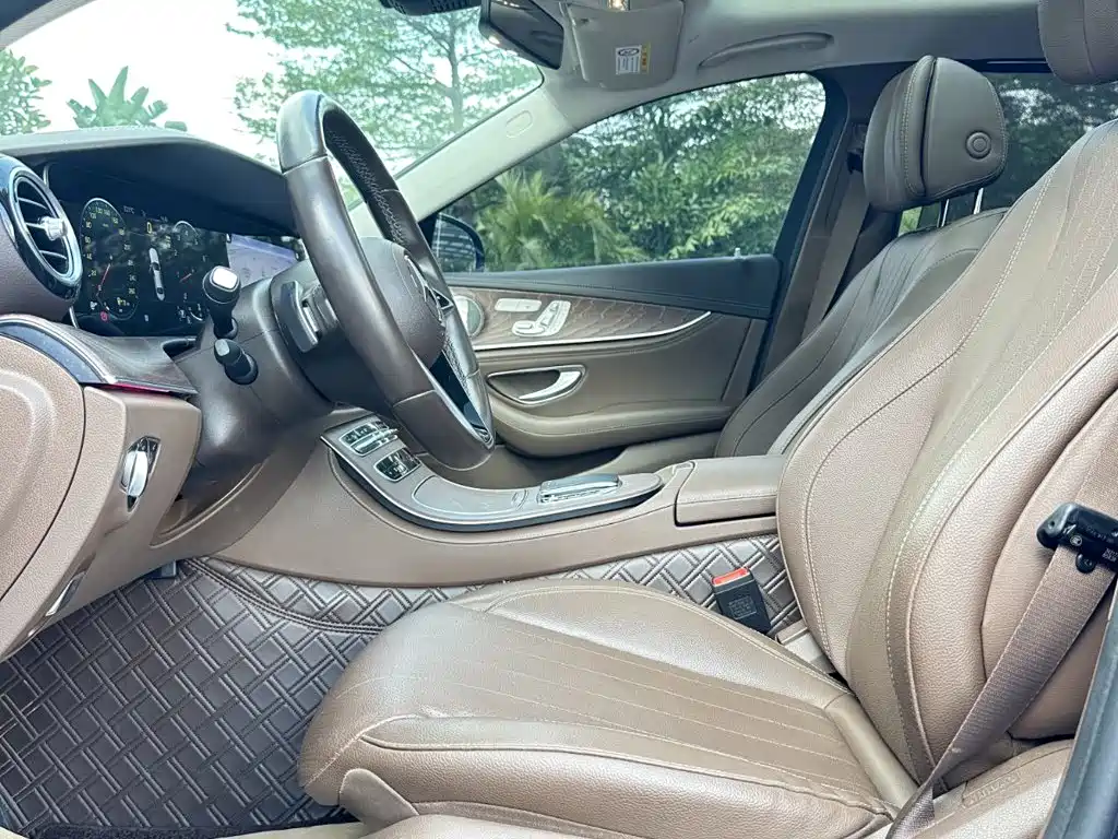 Mercedes-Benz E-Class — миниатюра 8