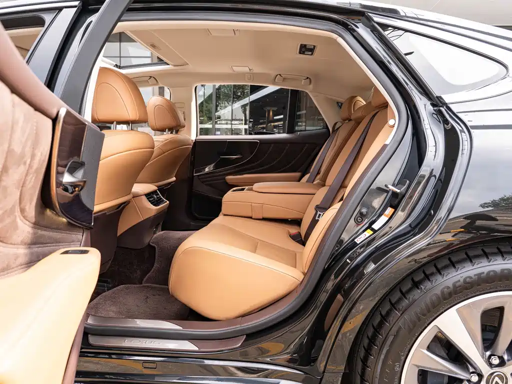 Lexus LS — миниатюра 10
