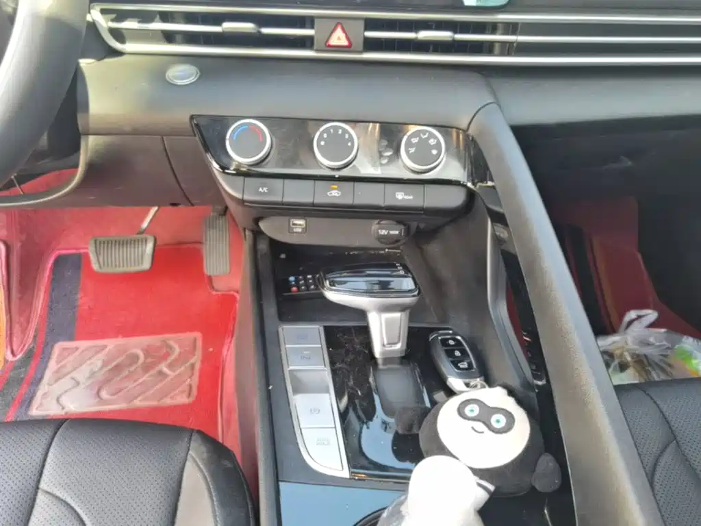 Hyundai Elantra — миниатюра 14