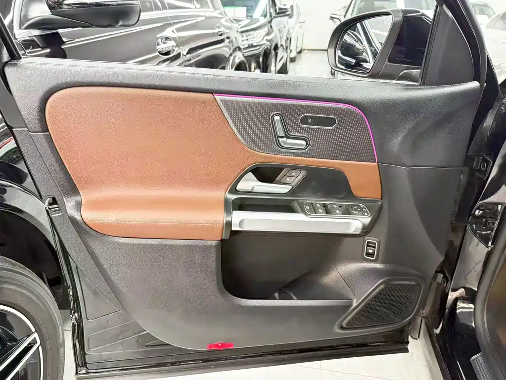 Mercedes-Benz GLB — миниатюра 14