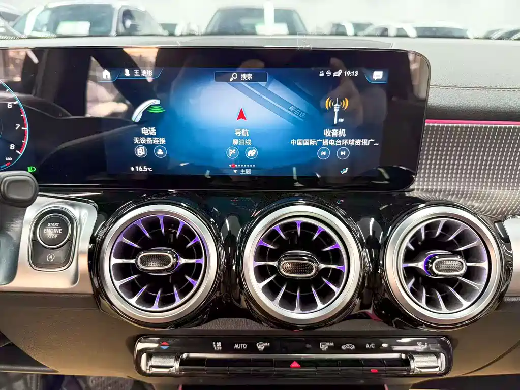 Mercedes-Benz GLB — миниатюра 11
