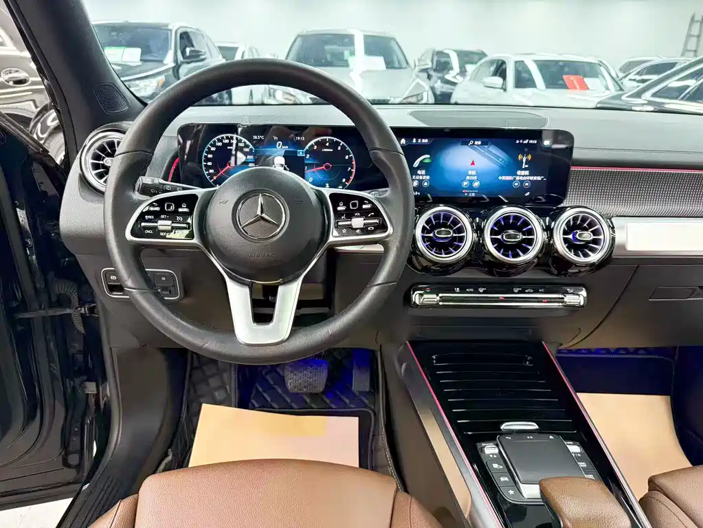 Mercedes-Benz GLB — миниатюра 10