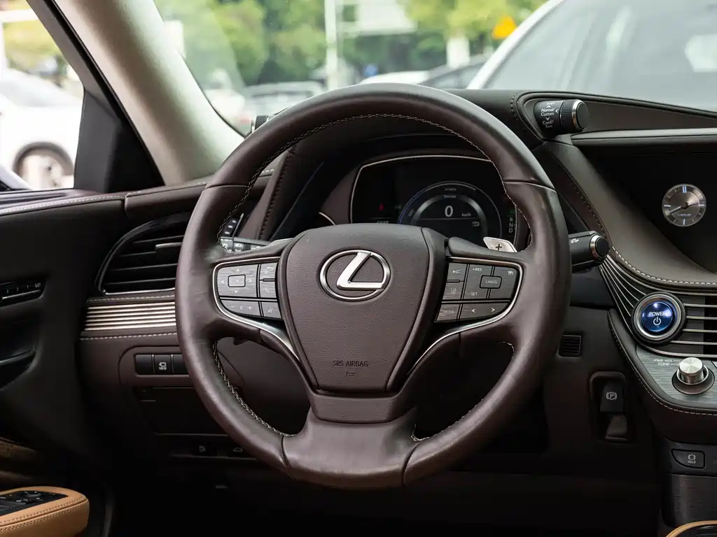 Lexus LS — миниатюра 14