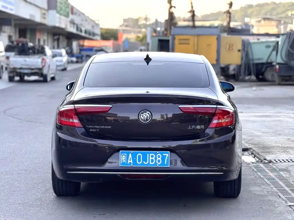 Buick LaCrosse — миниатюра 3