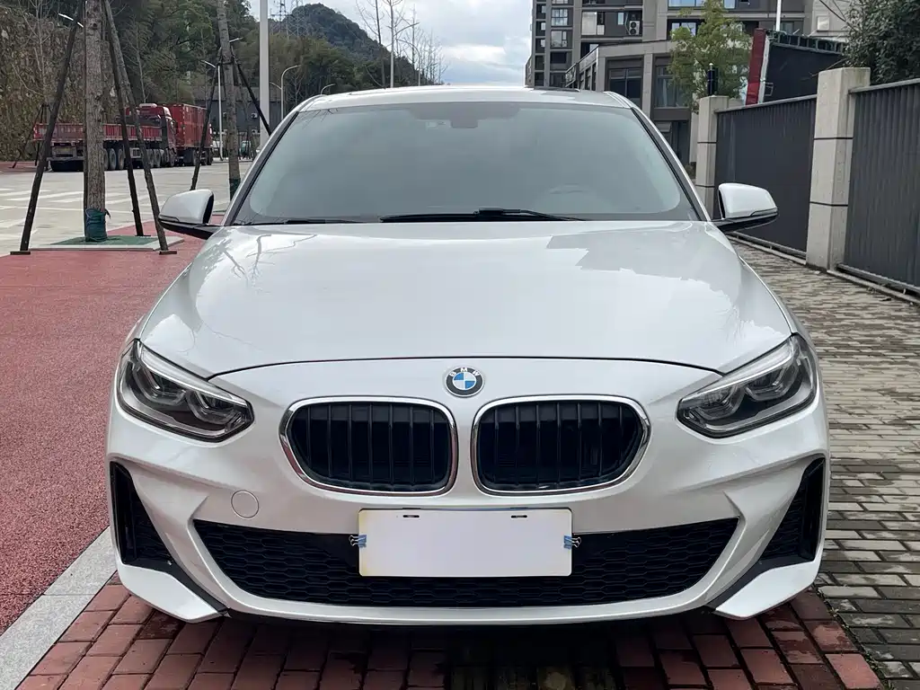 BMW 1 SERIES