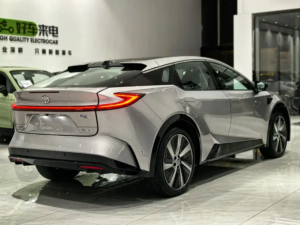 Toyota bZ5 — миниатюра 4