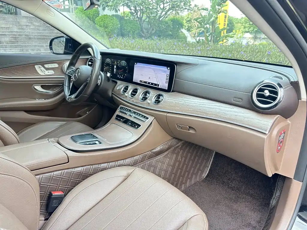 Mercedes-Benz E-Class — миниатюра 12