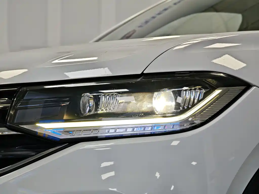 VOLKSWAGEN EXPLORING THE SHADOW