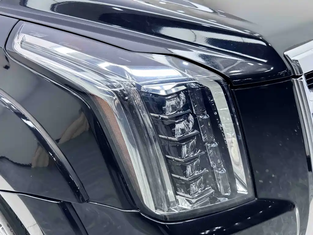 Cadillac Escalade — миниатюра 11