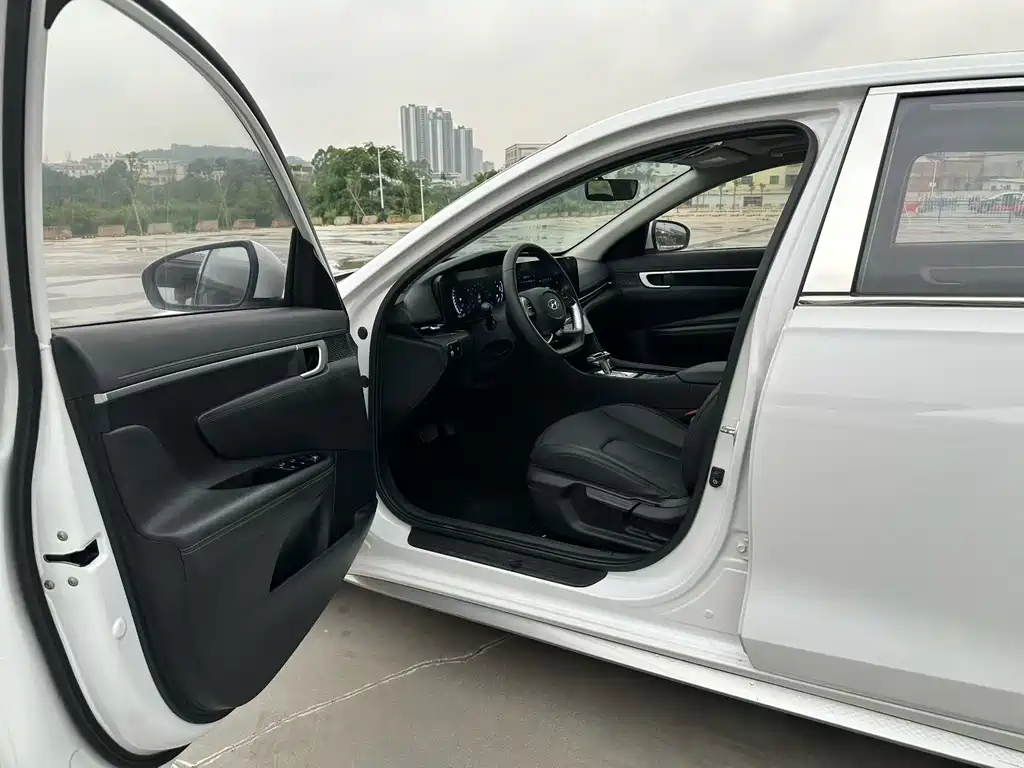 Hyundai Mistra - фото 4