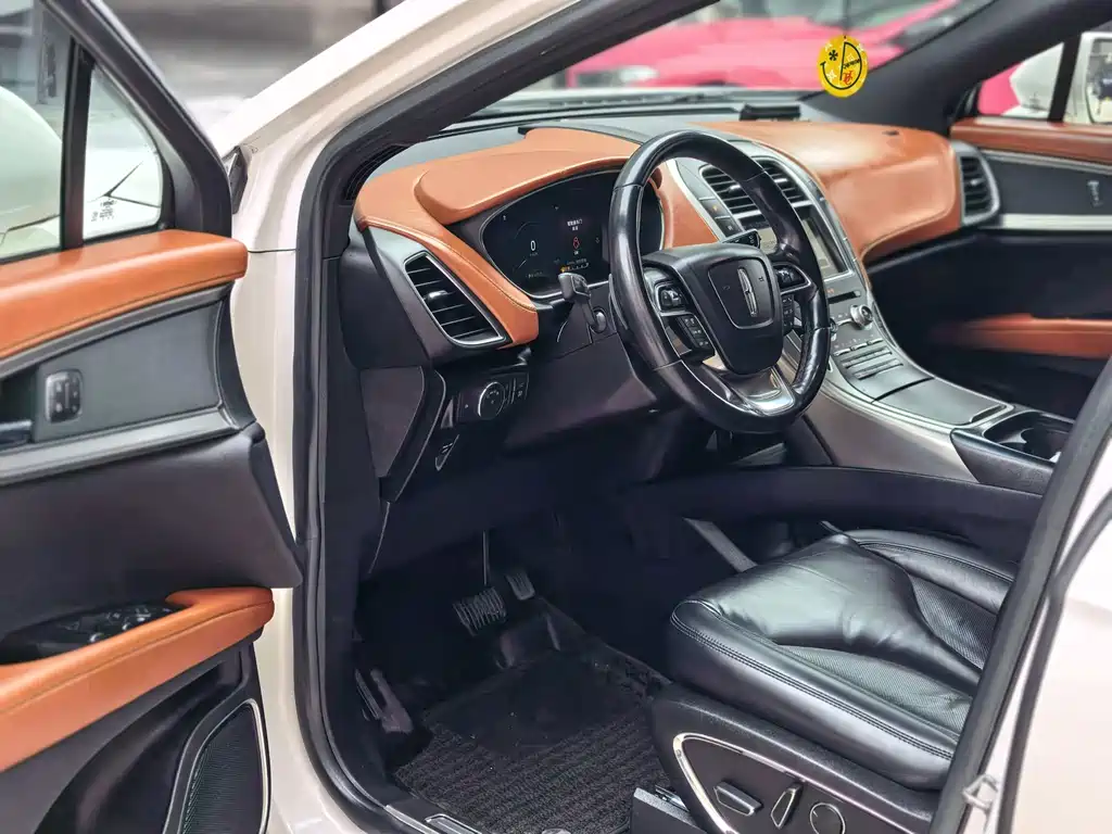 LINCOLN NAVIGATOR (IMPORT)