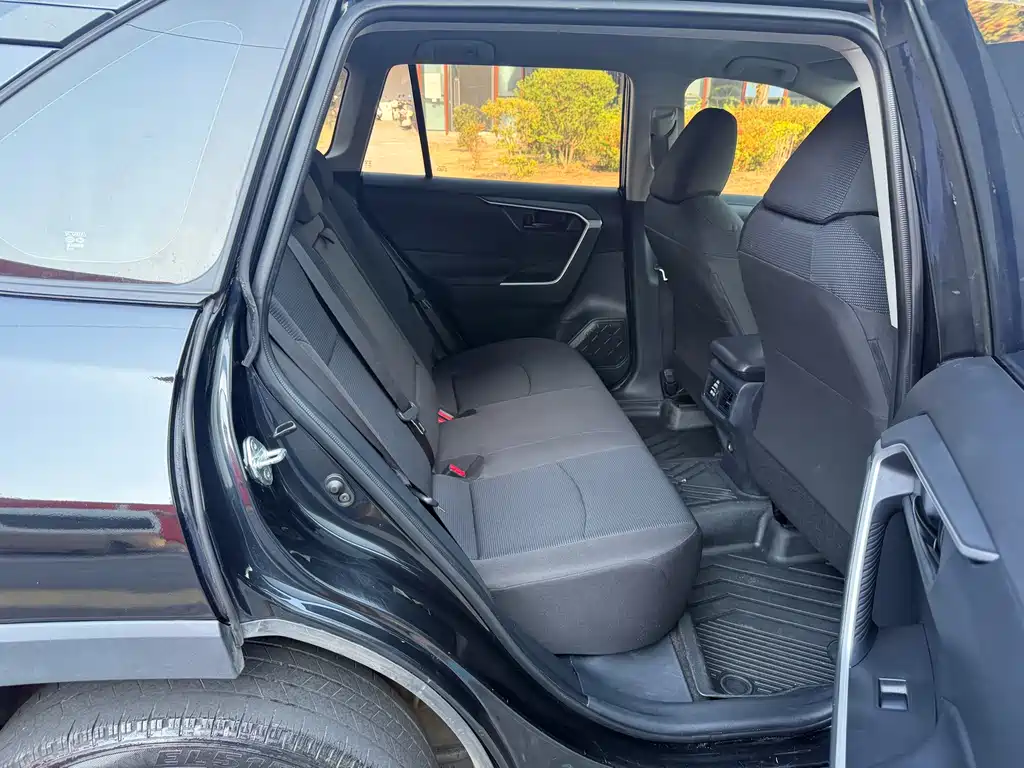 Toyota RAV4 — миниатюра 14
