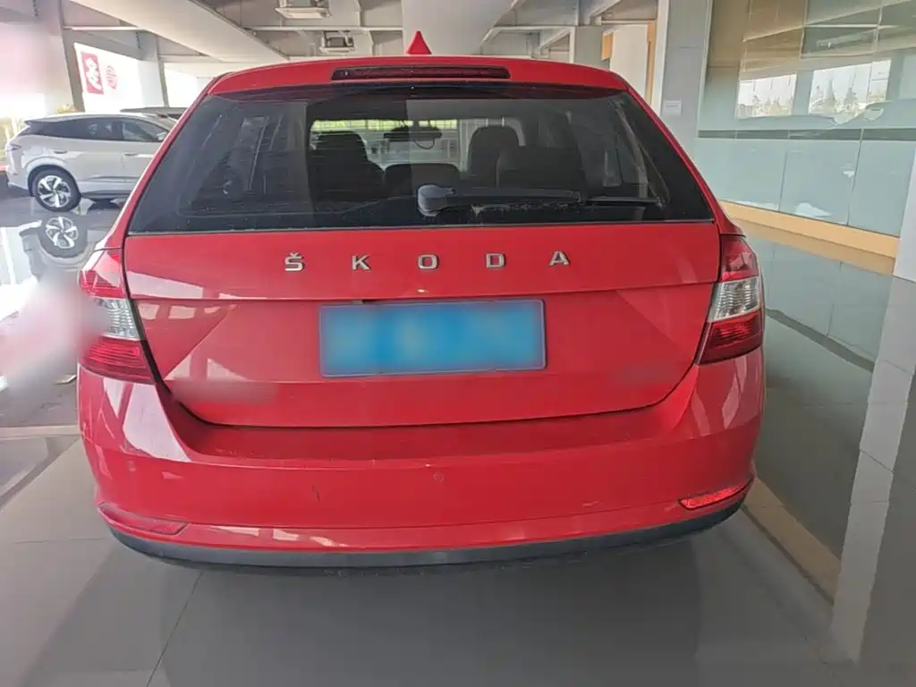 Skoda Rapid Spaceback — миниатюра 6