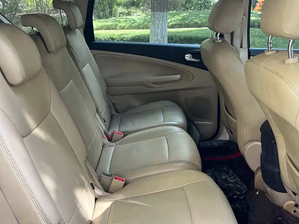 Ford Max — миниатюра 7