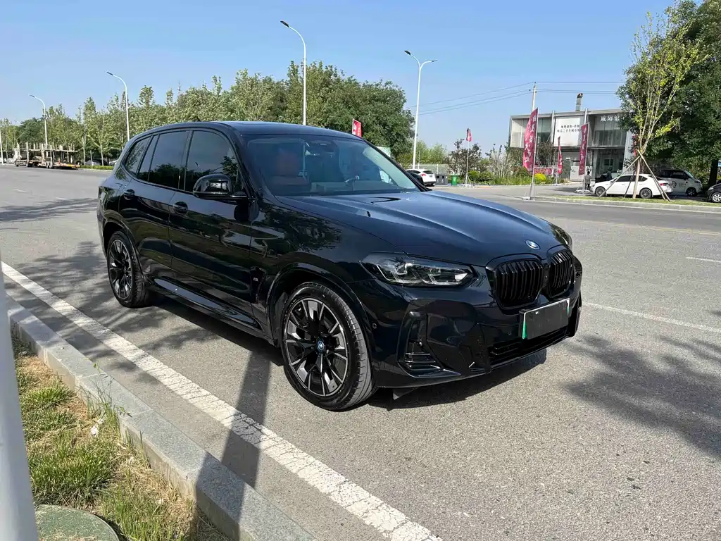 BMW iX3