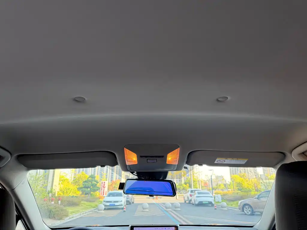 Toyota RAV4 — миниатюра 10