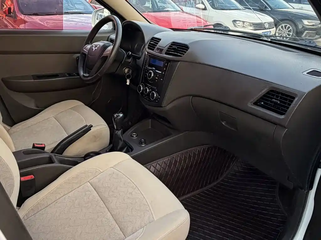 Wuling Hongguang — миниатюра 10