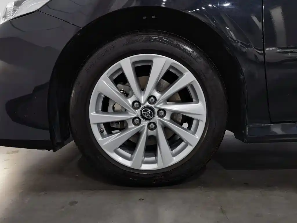 Toyota Camry — миниатюра 17