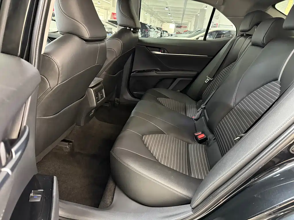 Toyota Camry — миниатюра 7