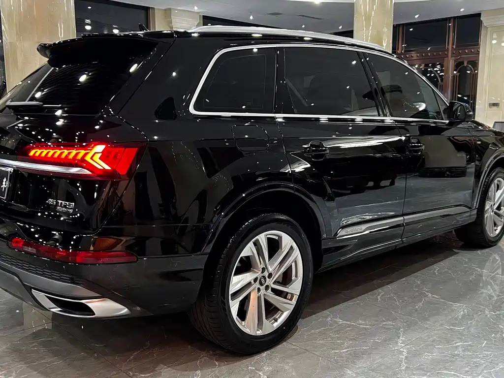 Audi Q7 — миниатюра 4
