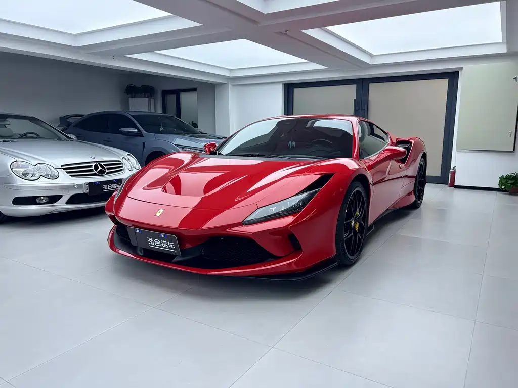 FERRARI F8
