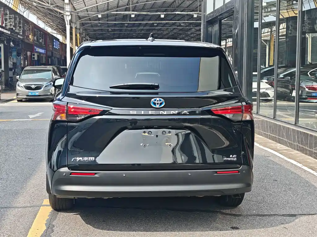Toyota Sienna — миниатюра 9