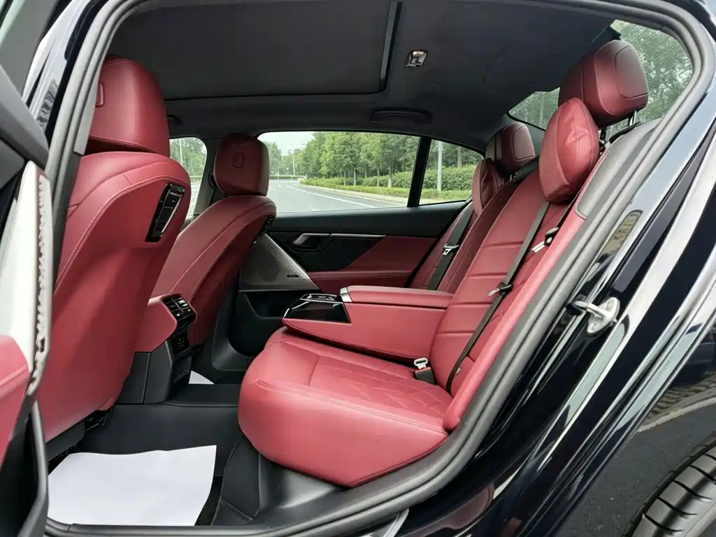 BMW 5 Series — миниатюра 6