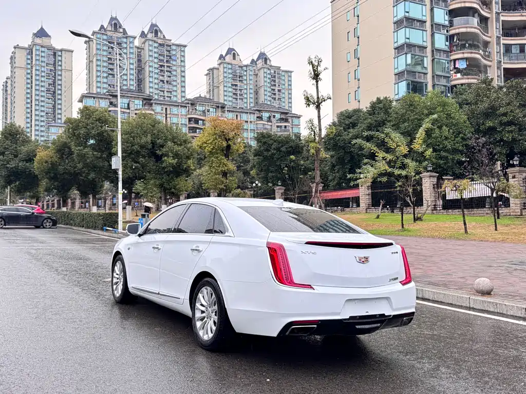 CADILLAC XTS