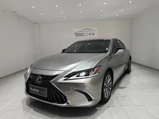 LEXUS  ES 2020