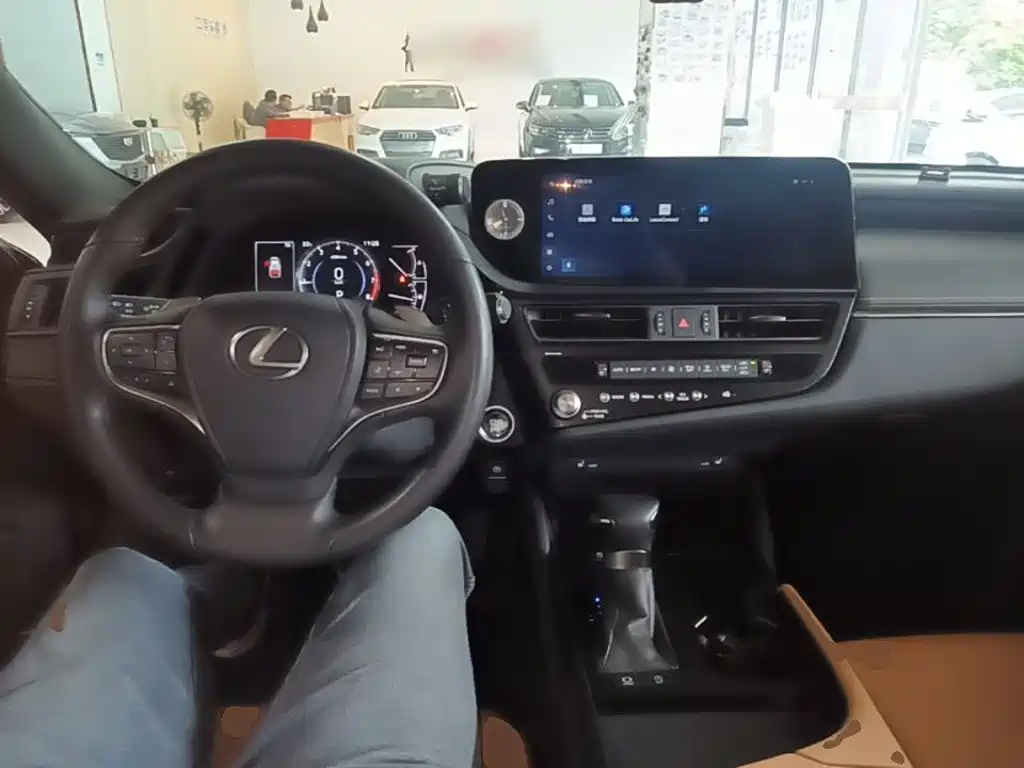 Lexus ES — миниатюра 10