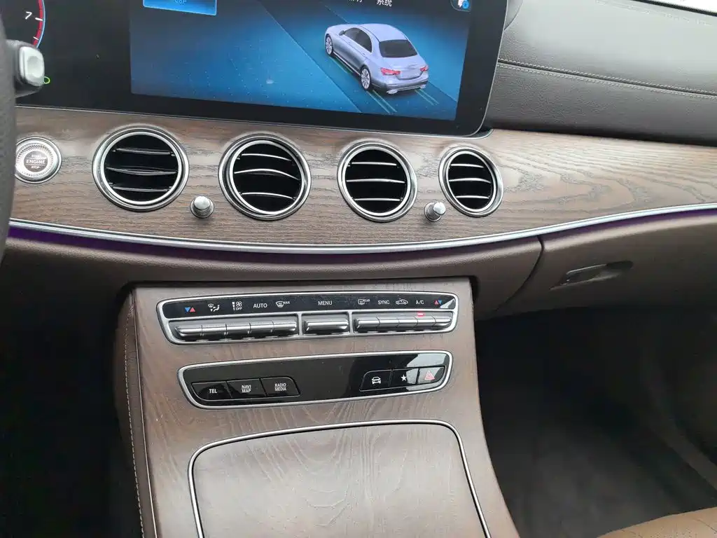 Mercedes-Benz E-Class — миниатюра 12