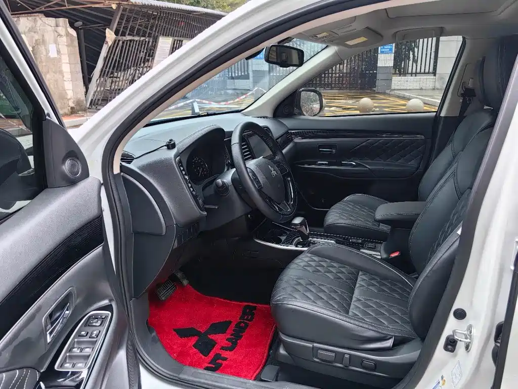 Mitsubishi Outlander — миниатюра 4