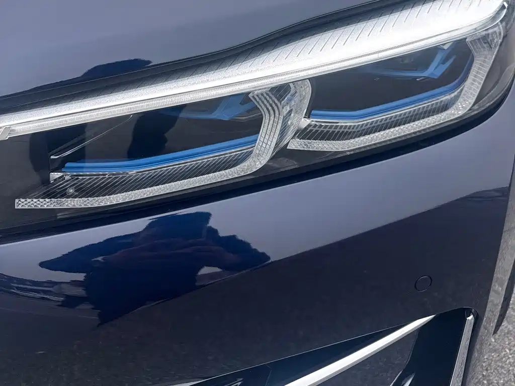 BMW 7 Series — миниатюра 4