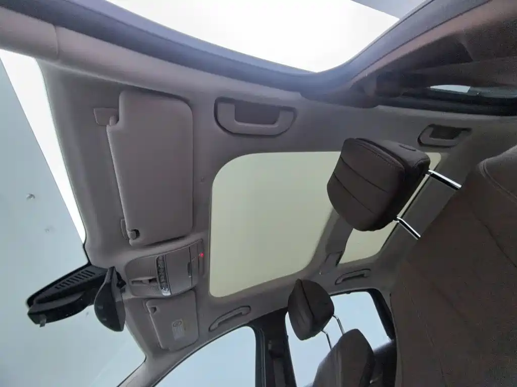 Mercedes-Benz E-Class — миниатюра 14
