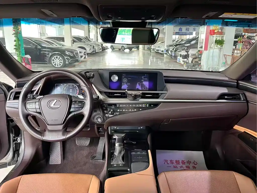 Lexus ES 2018 200 V
