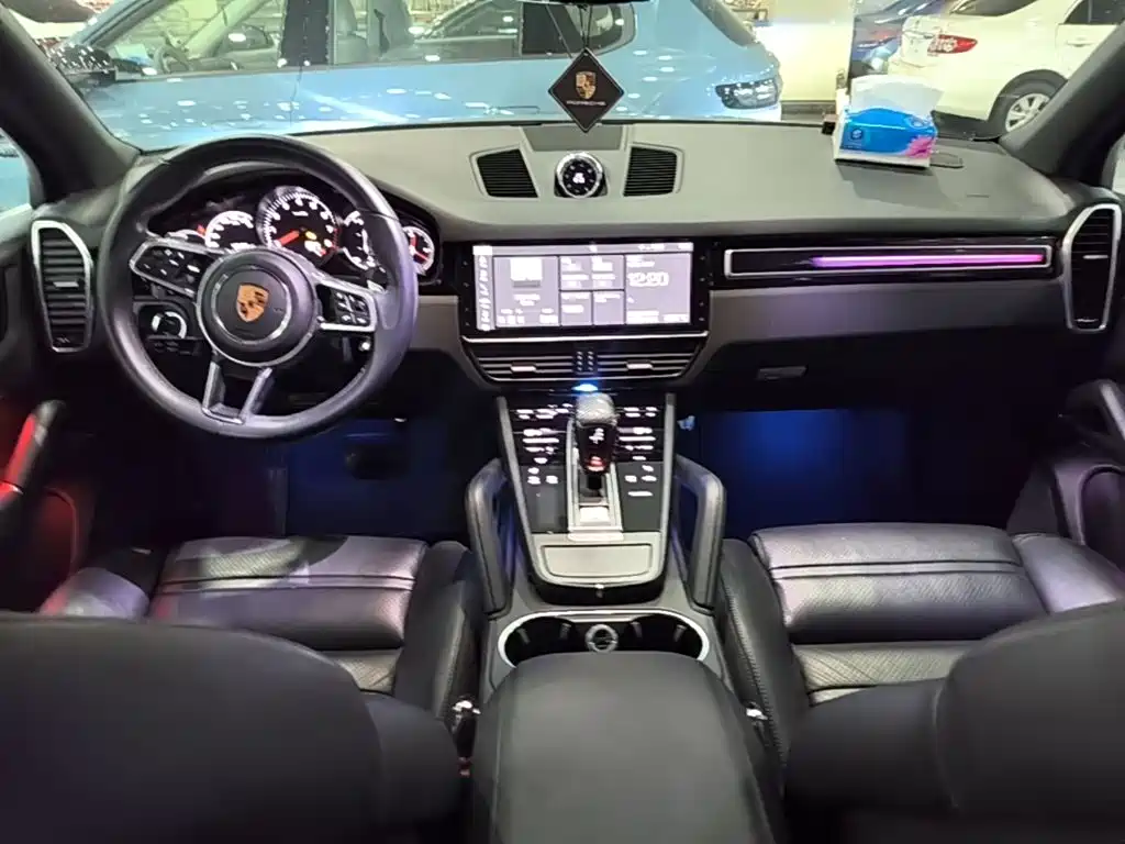 Porsche Cayenne — миниатюра 10