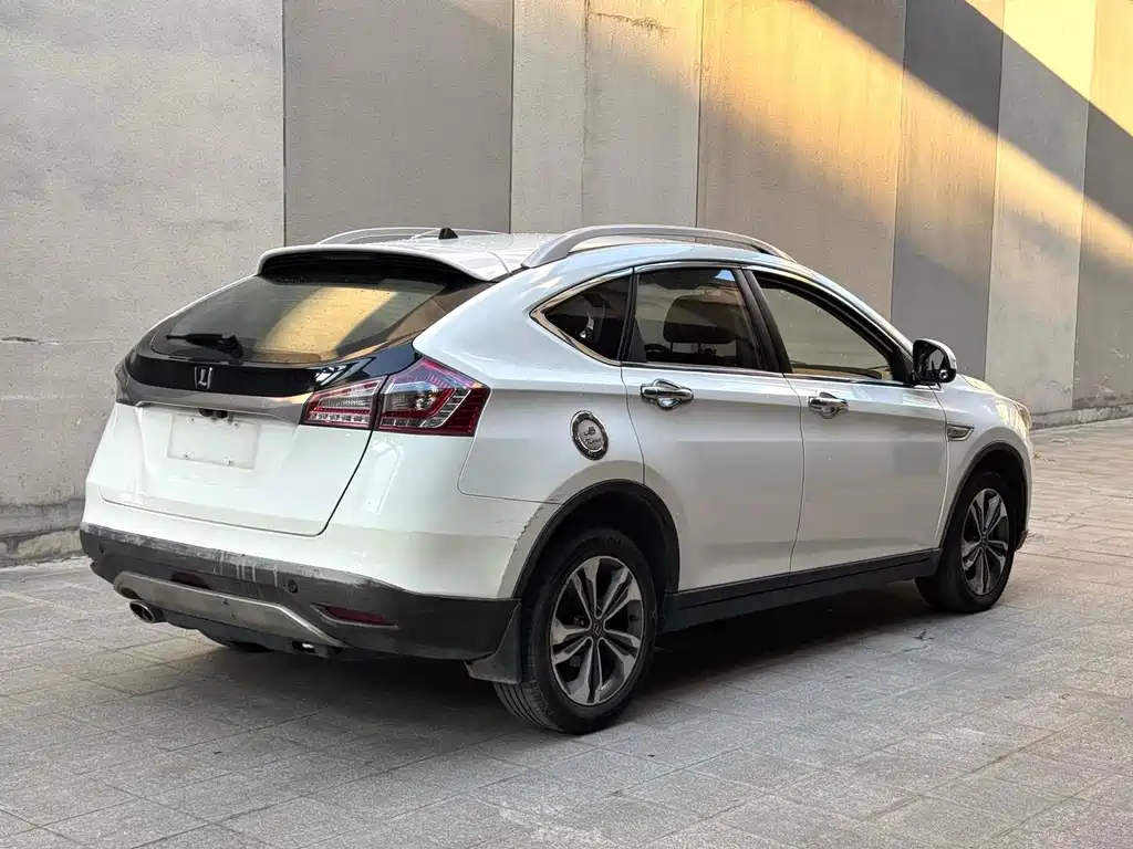 Luxgen U6 — миниатюра 5
