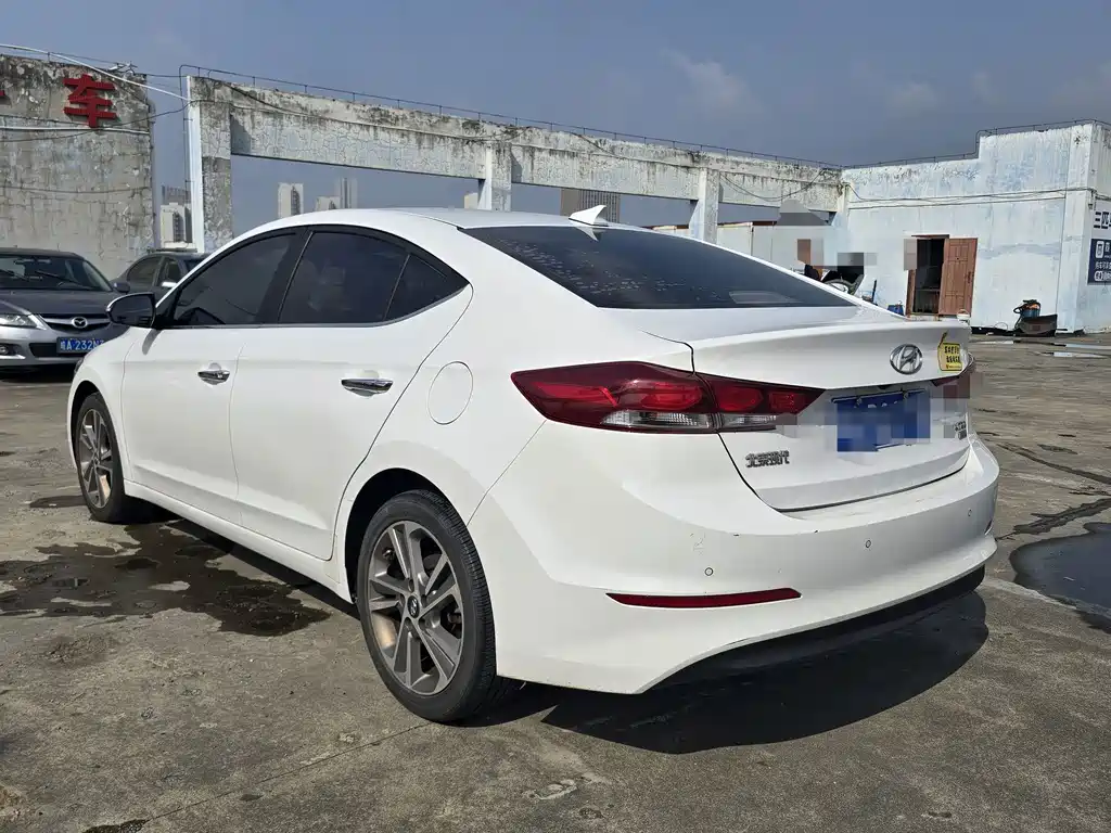 Hyundai Elantra — миниатюра 7