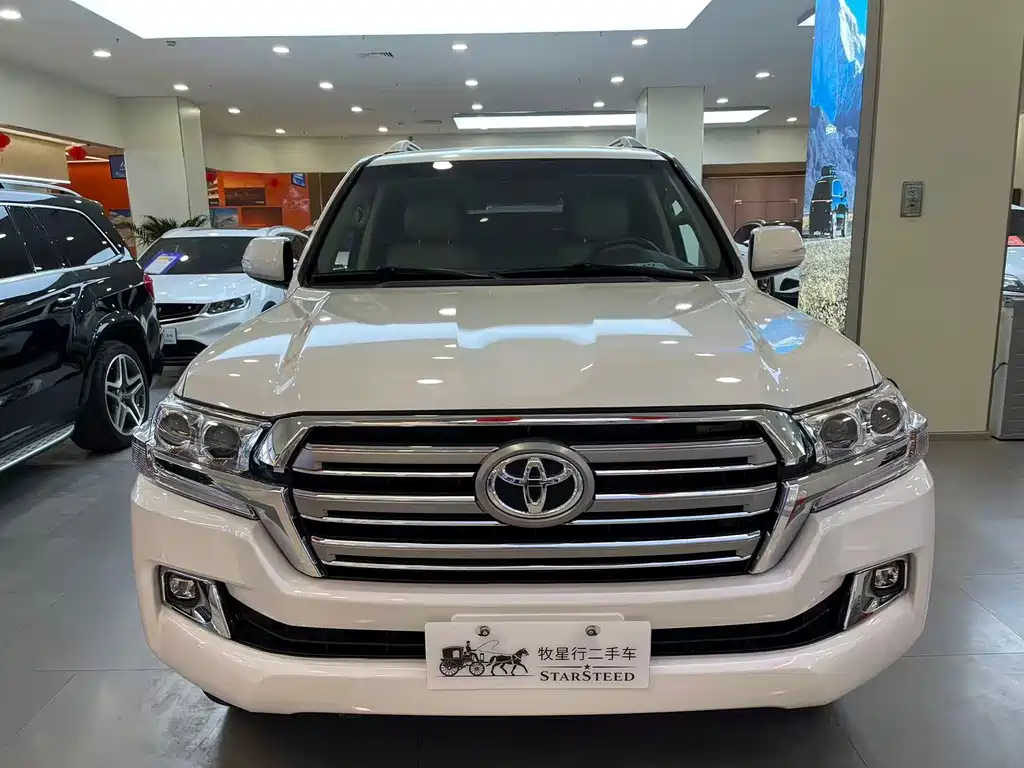 Toyota Land Cruiser 4.0L V6 Middle East Base Edition, фото 2