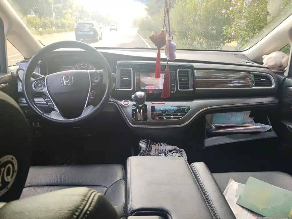 Honda Elysion — миниатюра 10