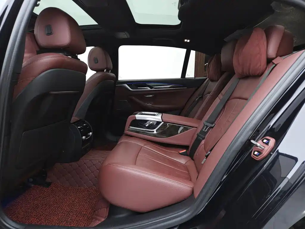 BMW 5 Series — миниатюра 9