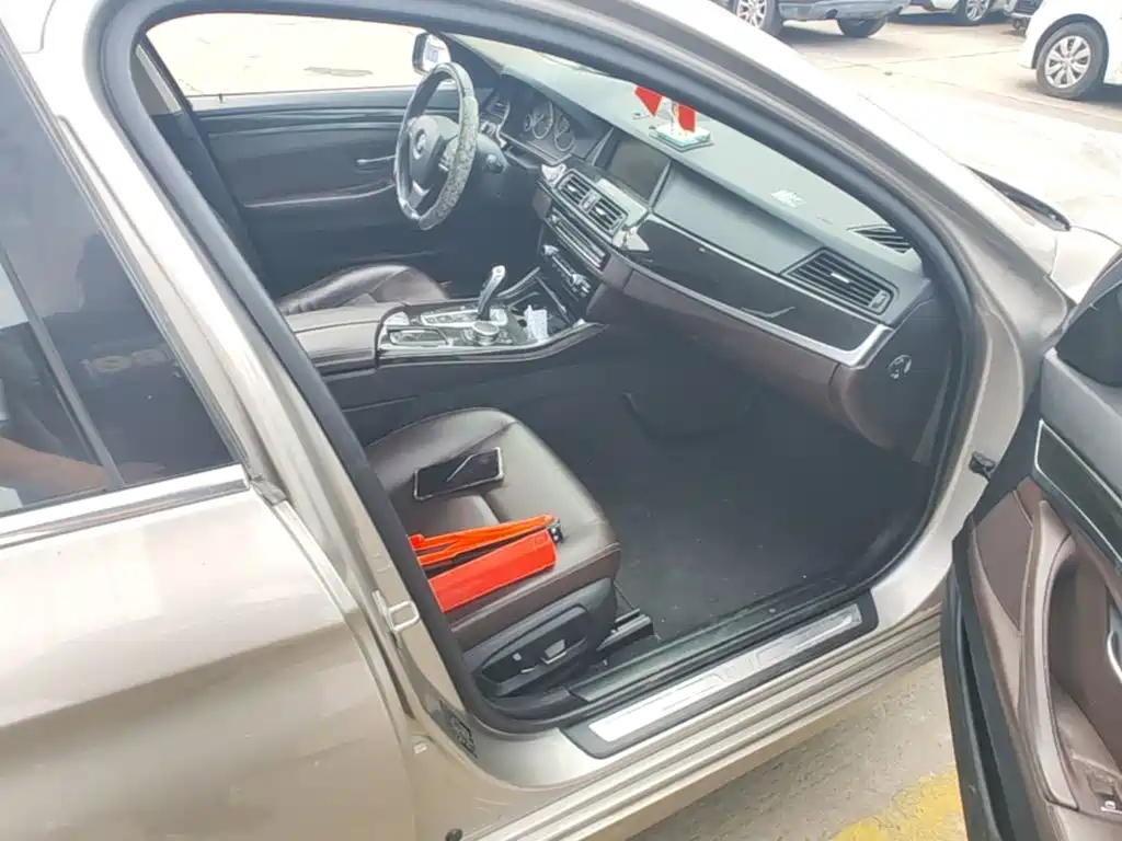 BMW 5 Series — миниатюра 18